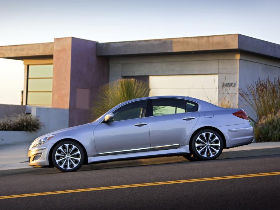  Hyundai Genesis R-Spec 2011 года  (фото 15 из 21)
